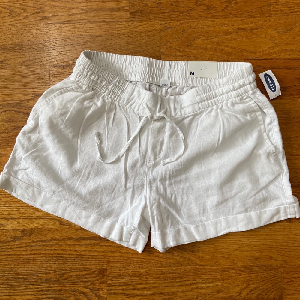 white Old Navy shorts